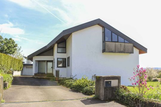 Extravagantes Wohnen Freistehendes EFH mit ELW, Garten und